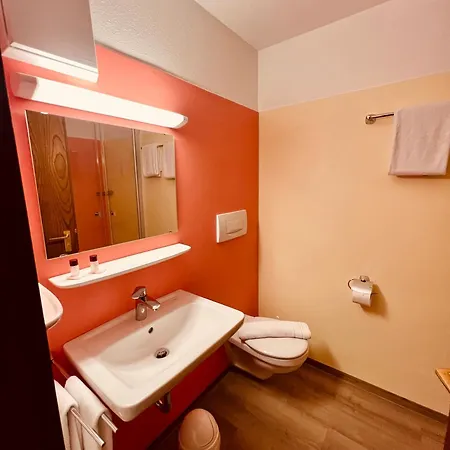 Mit Bademantelgang Zur Wohlfuehltherme *